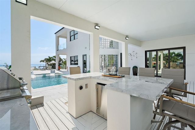 585 DOLPHIN AVENUE SE, St Petersburg, FL 33705