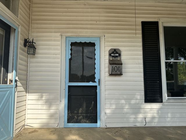 101 Slayden Ave, Waverly, TN 37185