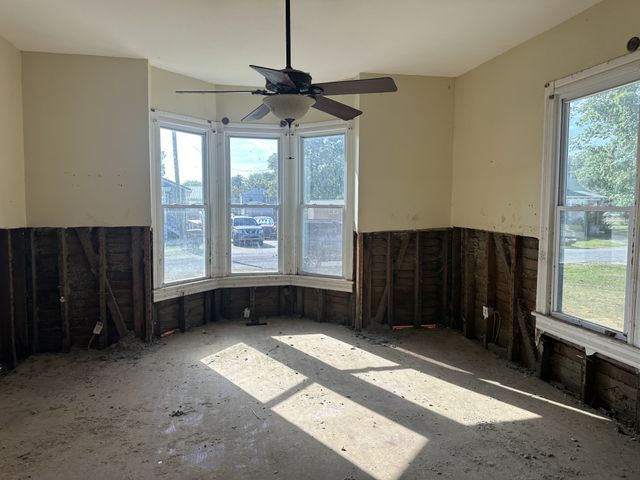 101 Slayden Ave, Waverly, TN 37185