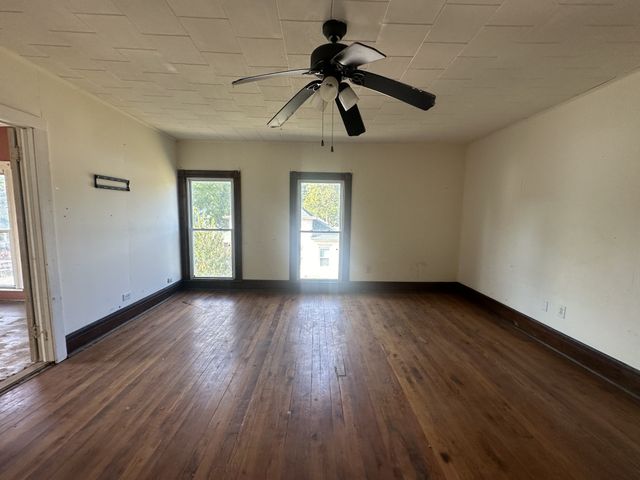 101 Slayden Ave, Waverly, TN 37185