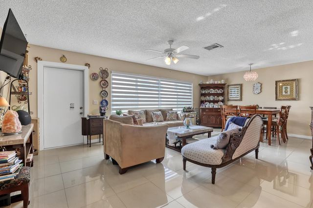 2886 Fernley Drive E 5, West Palm Beach, FL 33415