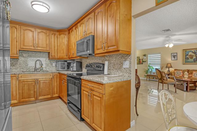 2886 Fernley Drive E 5, West Palm Beach, FL 33415