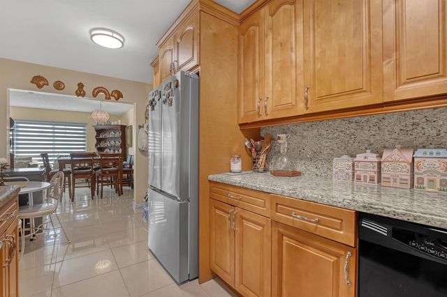 2886 Fernley Drive E 5, West Palm Beach, FL 33415