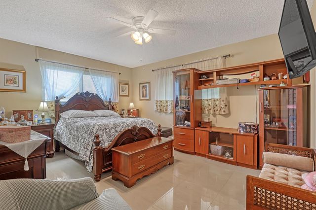 2886 Fernley Drive E 5, West Palm Beach, FL 33415