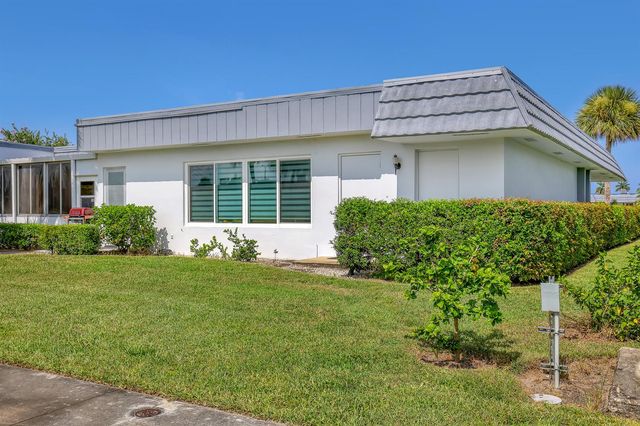 2886 Fernley Drive E 5, West Palm Beach, FL 33415