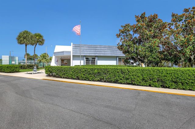 2886 Fernley Drive E 5, West Palm Beach, FL 33415