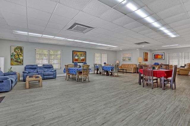 2886 Fernley Drive E 5, West Palm Beach, FL 33415