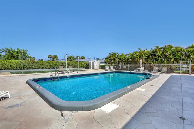 2886 Fernley Drive E 5, West Palm Beach, FL 33415