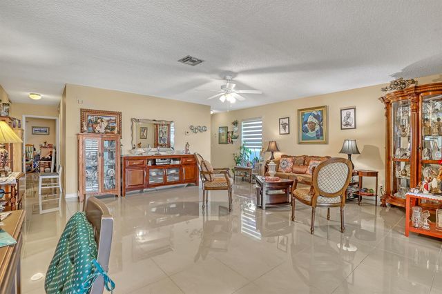2886 Fernley Drive E 5, West Palm Beach, FL 33415