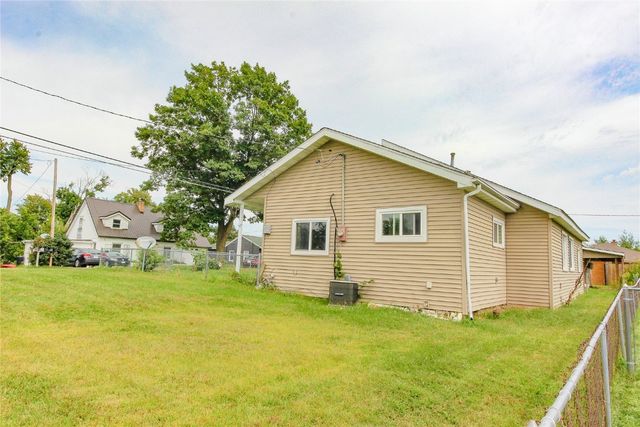 735 Carroll Drive SE, Cedar Rapids, IA 52403