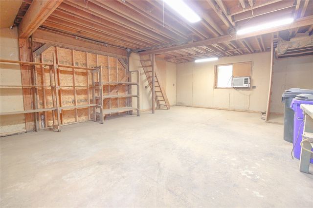 735 Carroll Drive SE, Cedar Rapids, IA 52403