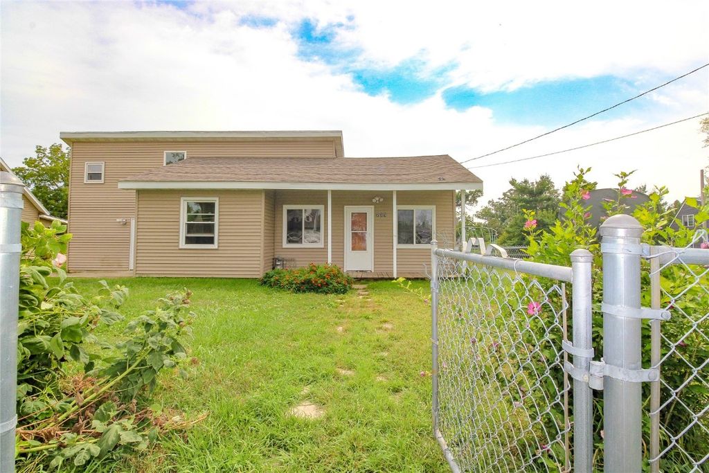 735 Carroll Drive SE, Cedar Rapids, IA 52403