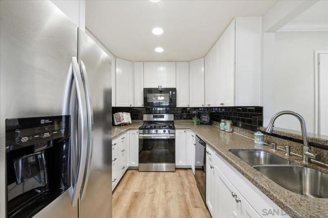 10709 Lisa Meadows Dr Unit B, Santee, CA 92071