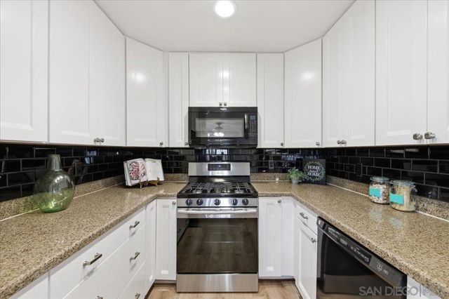 10709 Lisa Meadows Dr Unit B, Santee, CA 92071