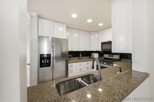 10709 Lisa Meadows Dr Unit B, Santee, CA 92071