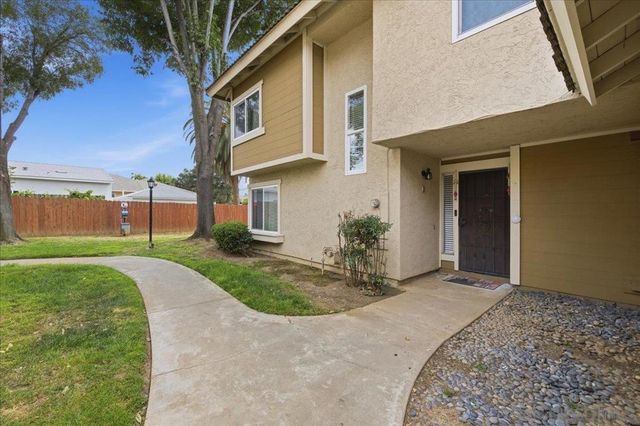 10709 Lisa Meadows Dr Unit B, Santee, CA 92071