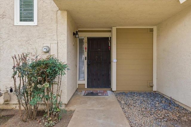10709 Lisa Meadows Dr Unit B, Santee, CA 92071