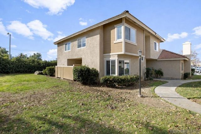10709 Lisa Meadows Dr Unit B, Santee, CA 92071