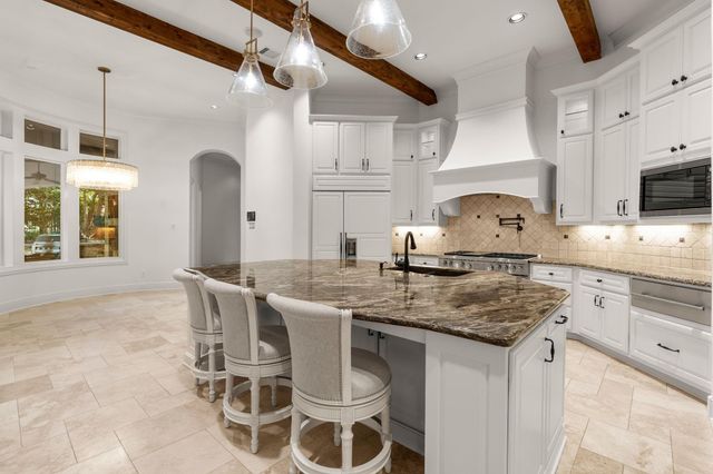 10 Maroon Creek Court, The Woodlands, TX 77389