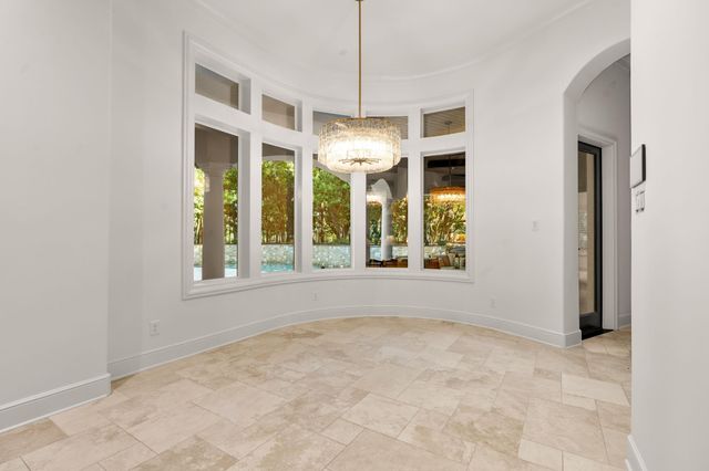 10 Maroon Creek Court, The Woodlands, TX 77389