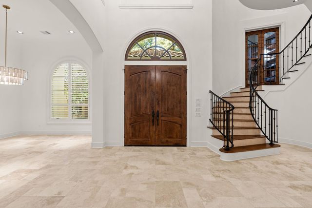 10 Maroon Creek Court, The Woodlands, TX 77389