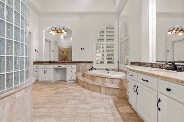 10 Maroon Creek Court, The Woodlands, TX 77389