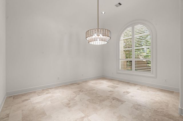 10 Maroon Creek Court, The Woodlands, TX 77389