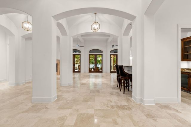 10 Maroon Creek Court, The Woodlands, TX 77389