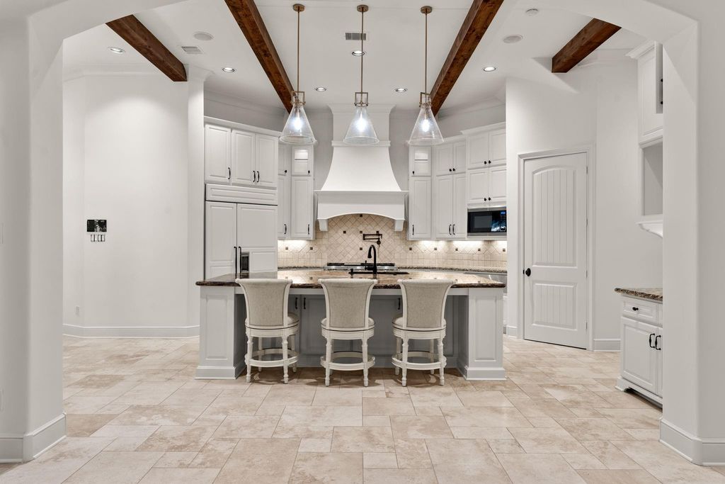 10 Maroon Creek Court, The Woodlands, TX 77389