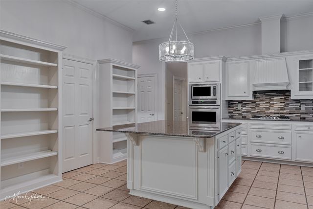 9692 Norris Ferry Road, Shreveport, LA 71106