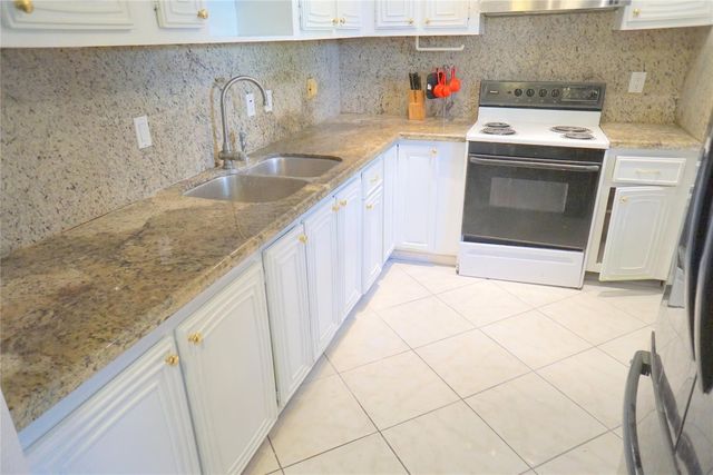 2821 Somerset Drive 203, Lauderdale Lakes, FL 33311