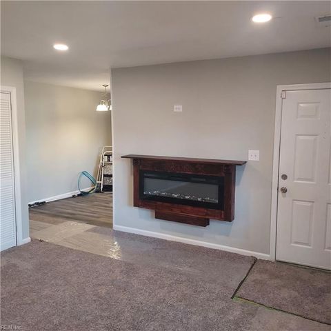 932 Wilson LN, Hampton, VA 23663