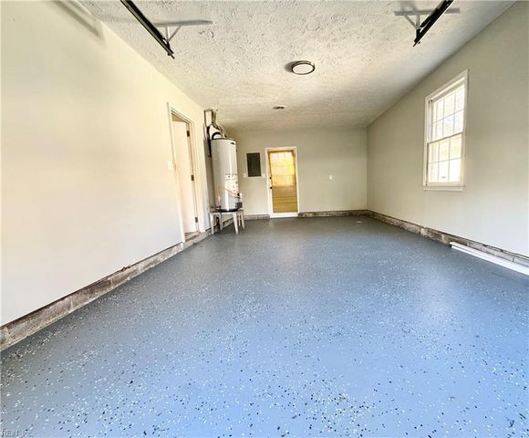 932 Wilson LN, Hampton, VA 23663