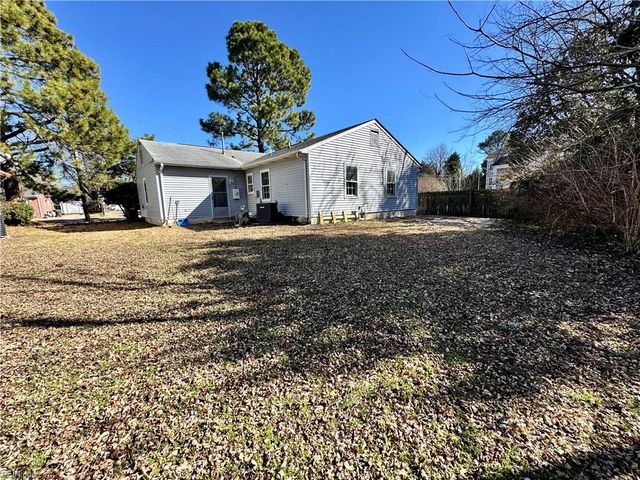 932 Wilson LN, Hampton, VA 23663