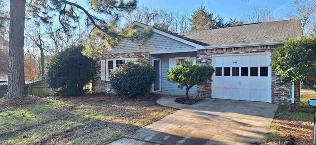 932 Wilson LN, Hampton, VA 23663