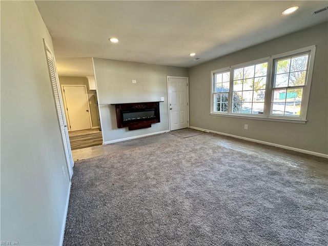 932 Wilson LN, Hampton, VA 23663