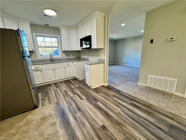 932 Wilson LN, Hampton, VA 23663