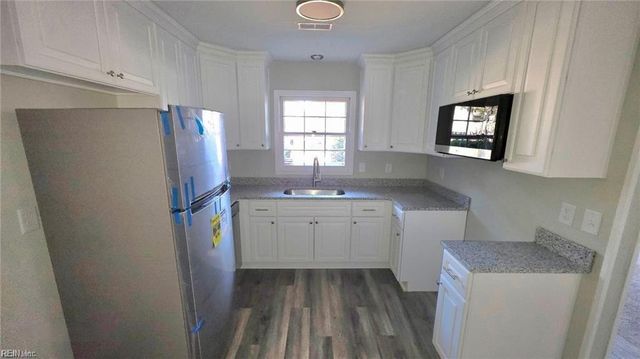 932 Wilson LN, Hampton, VA 23663