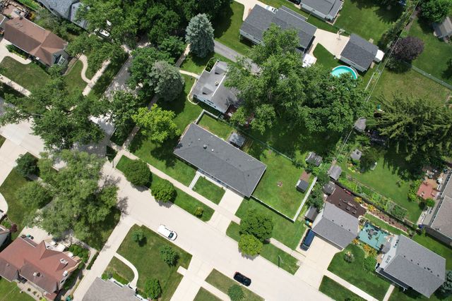 323 E Taylor Road, Lombard, IL 60148