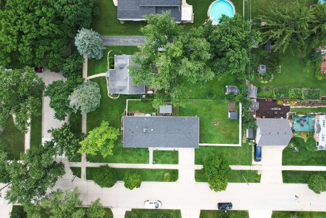 323 E Taylor Road, Lombard, IL 60148
