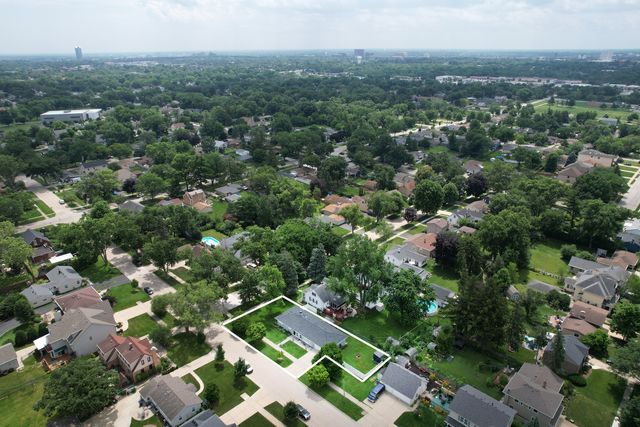 323 E Taylor Road, Lombard, IL 60148