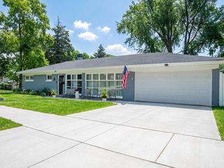 323 E Taylor Road, Lombard, IL 60148