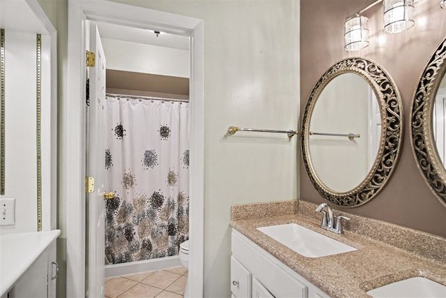 2454 W Collier Avenue 101, Grand Rapids, MI 49546