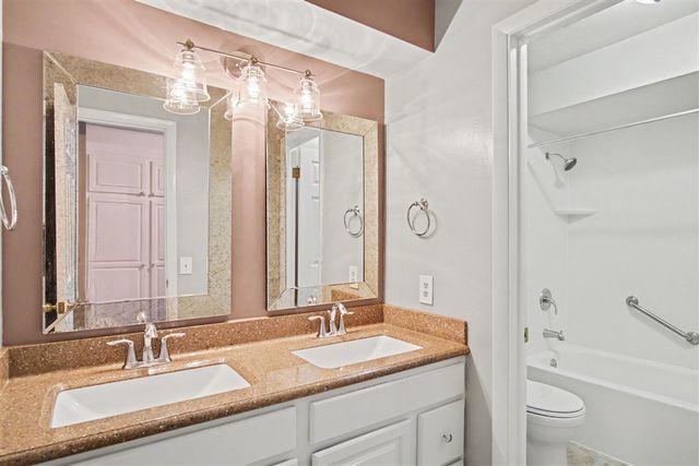 2454 W Collier Avenue 101, Grand Rapids, MI 49546