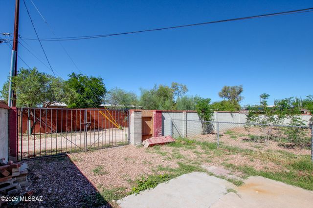 2753 N Tyndall Avenue, Tucson, AZ 85719
