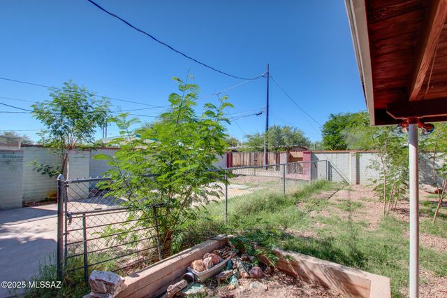 2753 N Tyndall Avenue, Tucson, AZ 85719