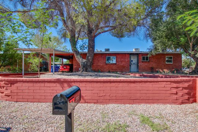 2753 N Tyndall Avenue, Tucson, AZ 85719