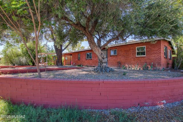 2753 N Tyndall Avenue, Tucson, AZ 85719