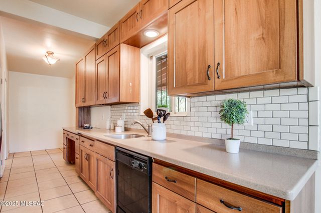 2753 N Tyndall Avenue, Tucson, AZ 85719