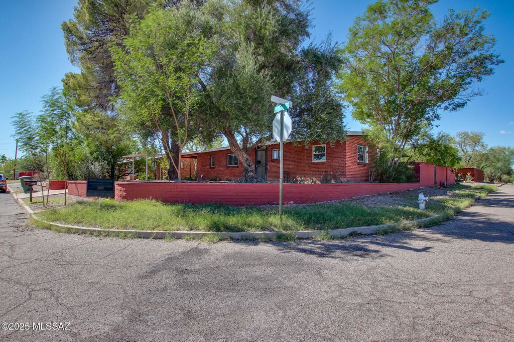 2753 N Tyndall Avenue, Tucson, AZ 85719
